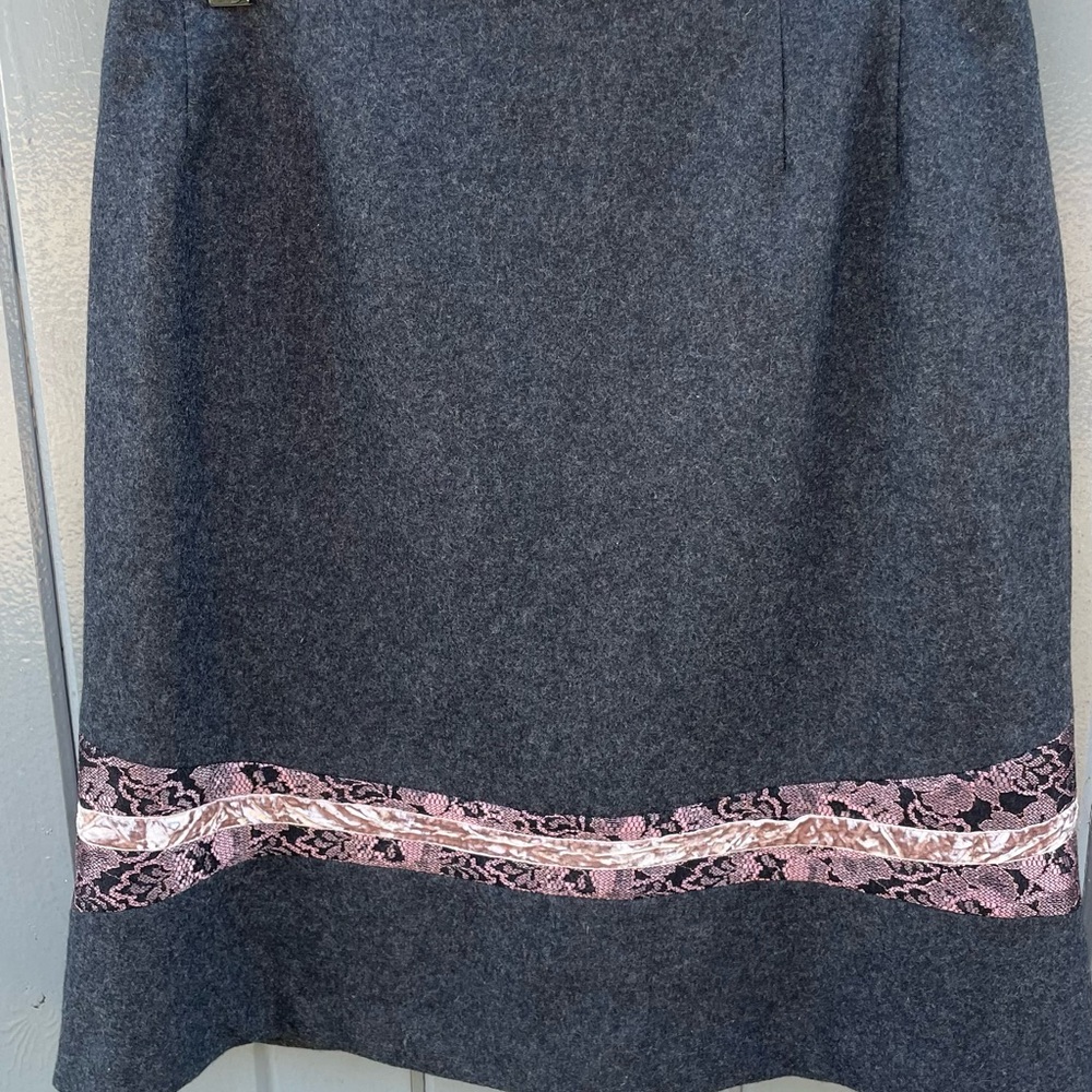 Vintage Harve Benard Wool Charcoal‎ Skirt with Pink Lace Accent